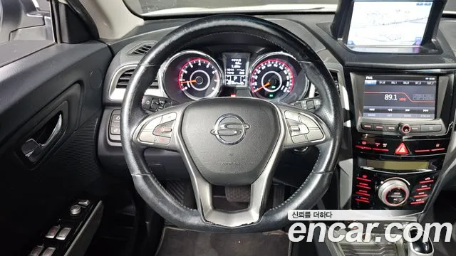 2015 KG_Mobility_Ssangyong TIBOLI LX 2WD, photograph 3