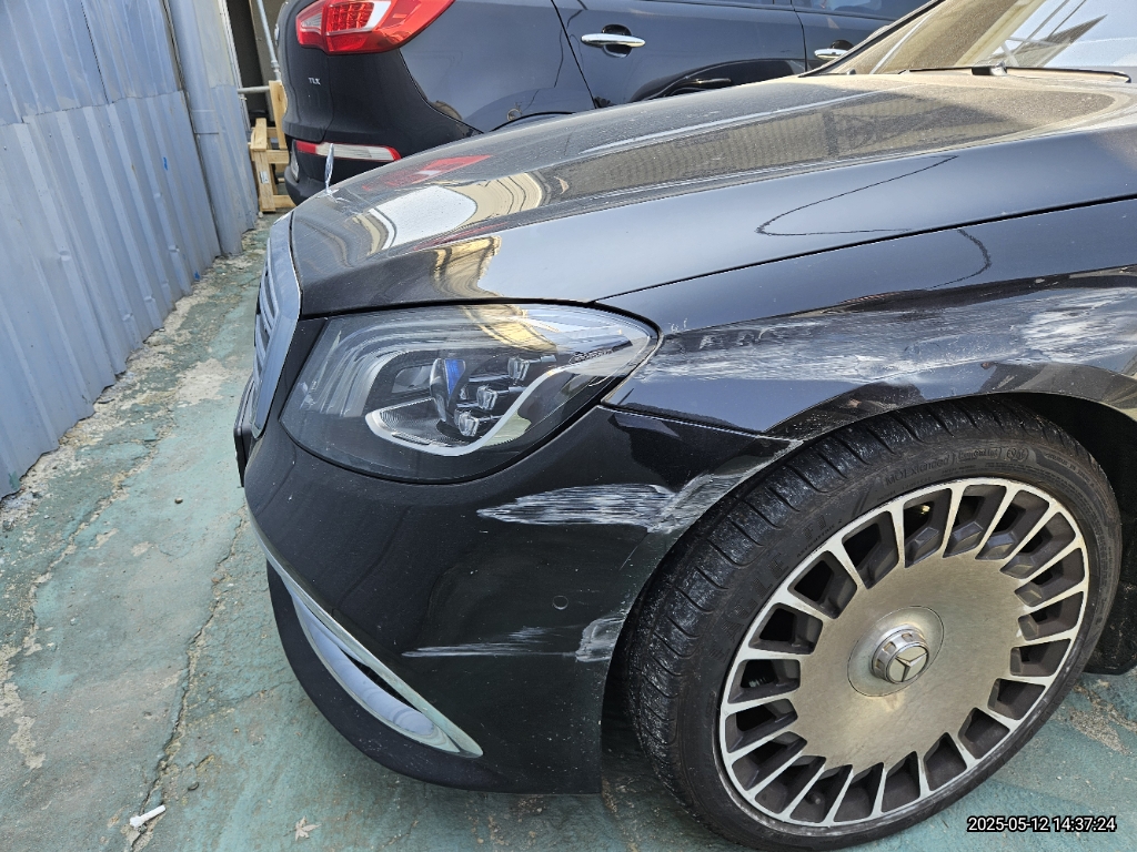 2018 Mercedes-Benz MercedesMaybach S560 4Matic, photograph 4