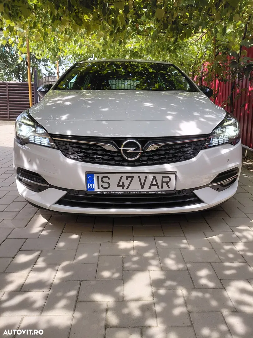 2022 Opel Astra 1.5 Start/Stop Aut. Elegance, photograph 2