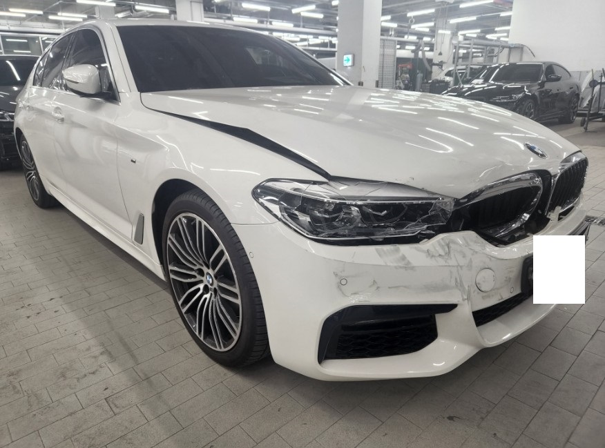 2020 BMW 530i xDrive M Sport Package, photograph 1