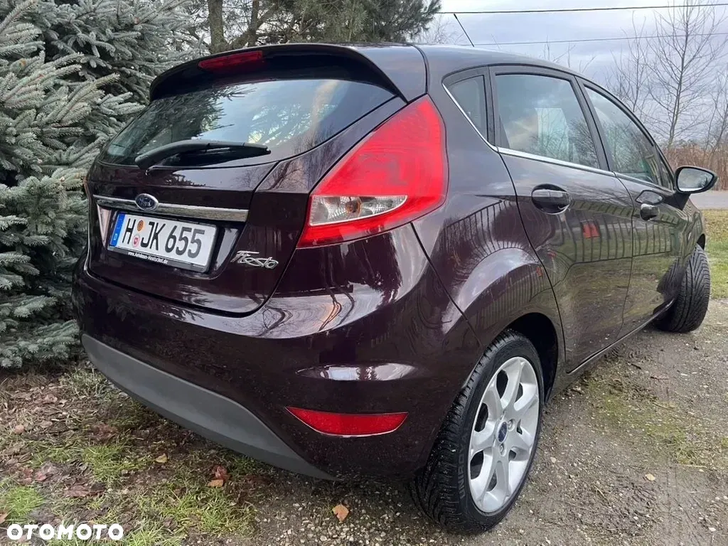 2010 Ford Fiesta, photograph 4