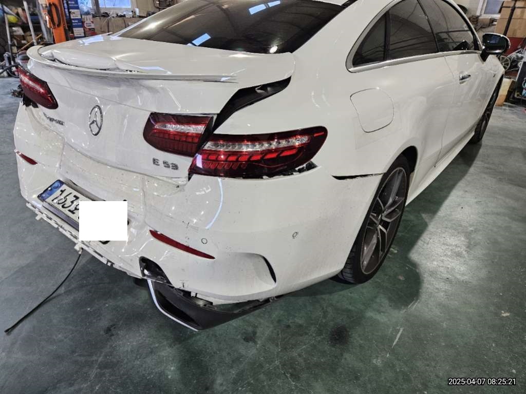 2021 Mercedes-Benz MercedesAMG E53 4Matic + Coupe, photograph 2