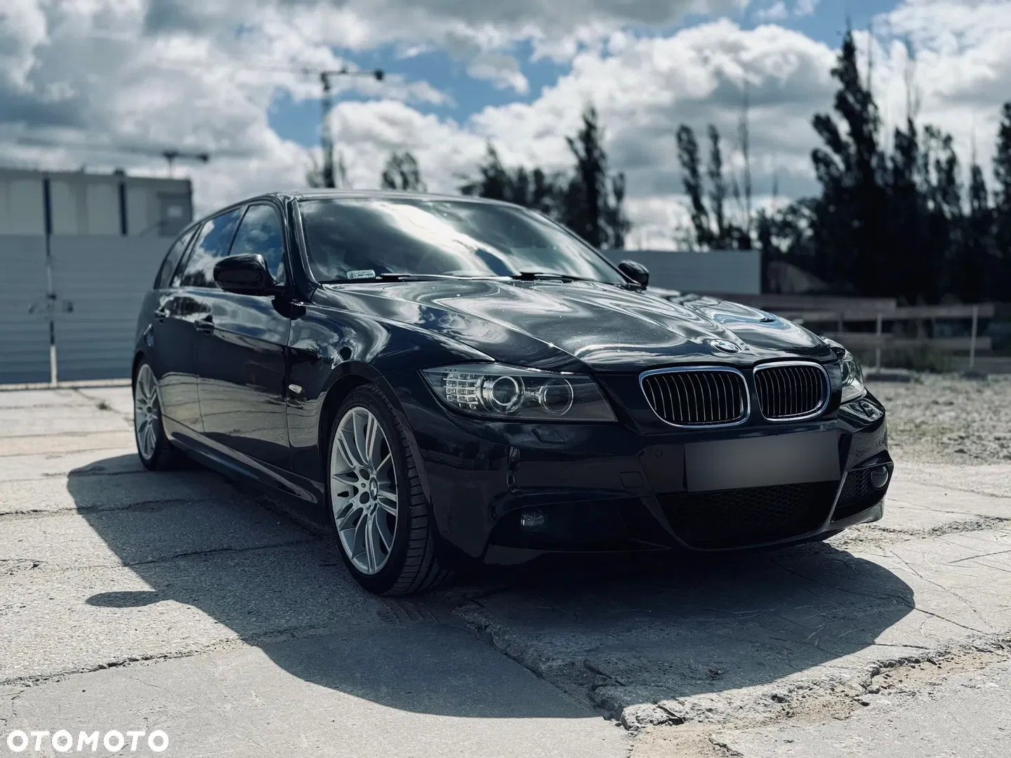 BMW Seria 3 330i xDrive — photo 1 of 14