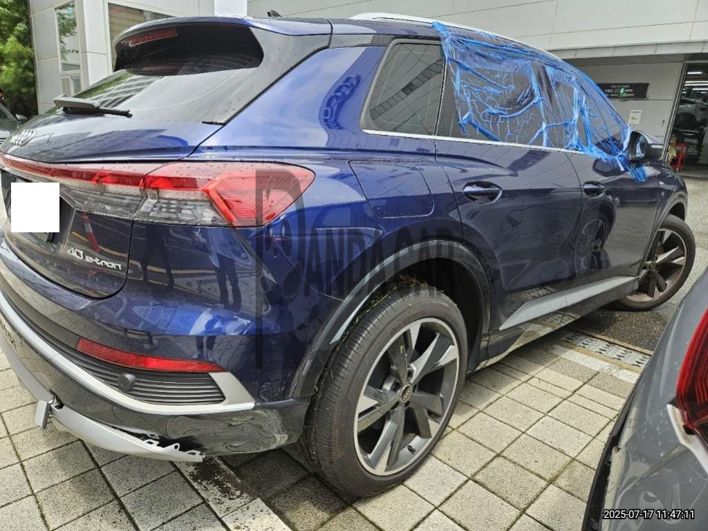 2023 Audi Q4 40 etron, photograph 4