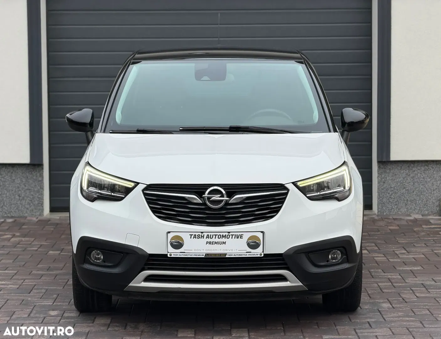 2020 Opel Crossland 1.2 Business Elegance, photograph 2