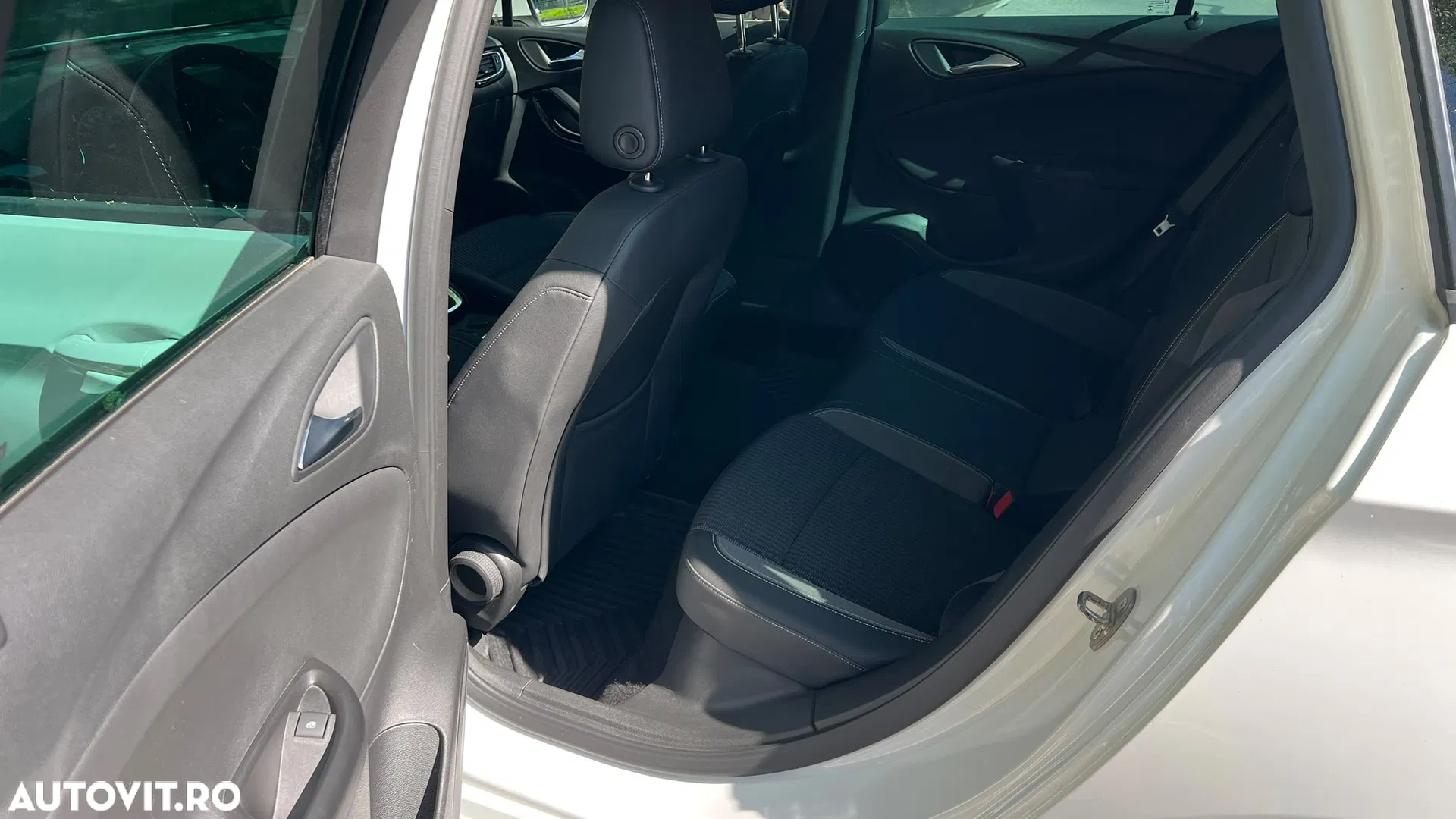 2020 Opel Astra 1.5 D Start/Stop Automatik 2020, photograph 12