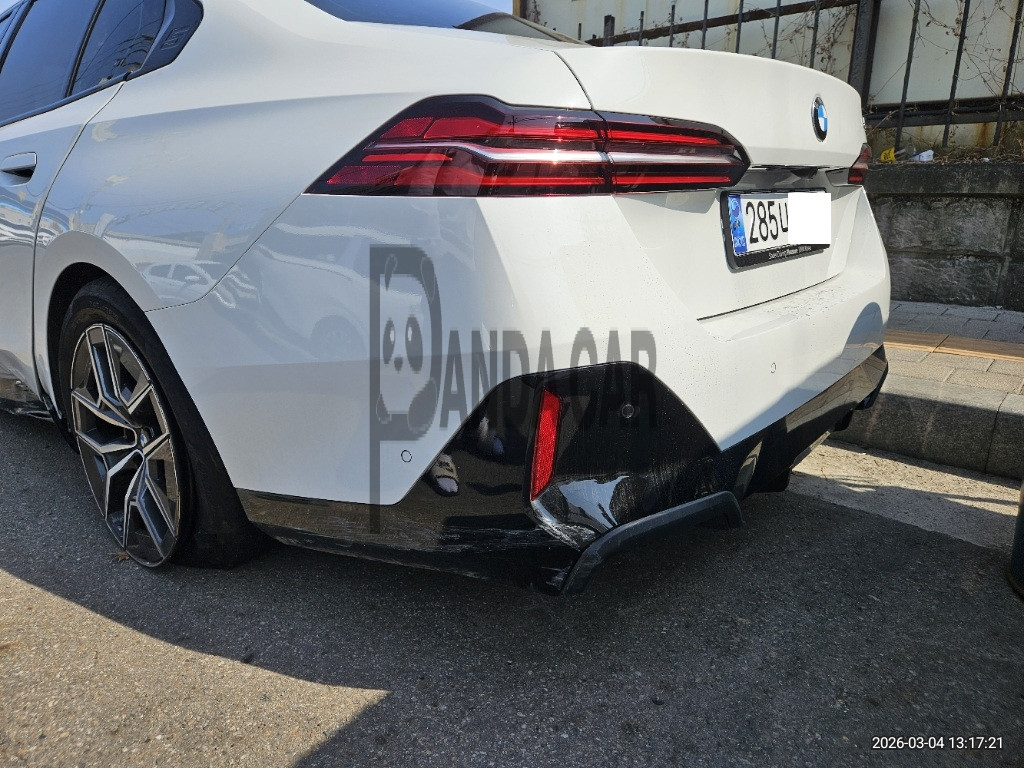 2025 BMW 520i, photograph 1