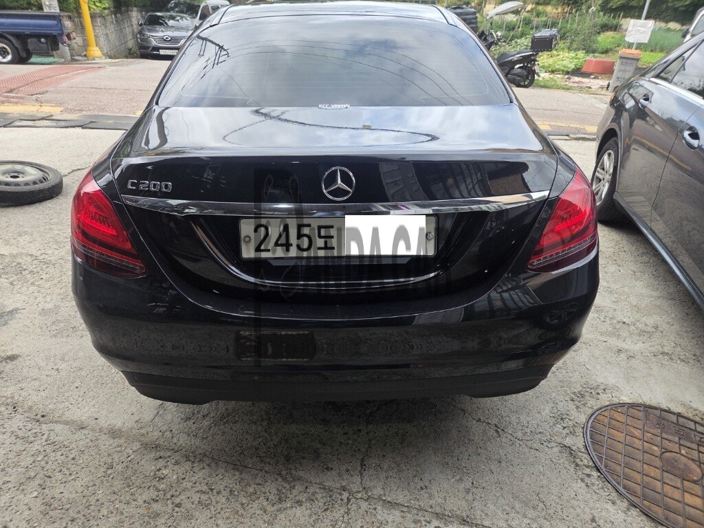 2019 Mercedes-Benz C 200, photograph 1
