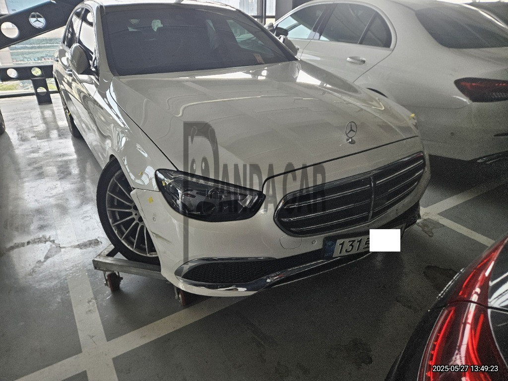 2022 Mercedes-Benz E250, photograph 1