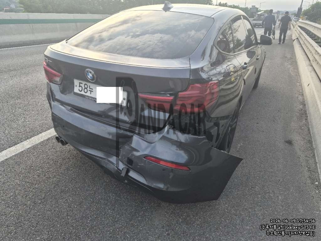 2017 BMW 320d Gran Turismo, photograph 3