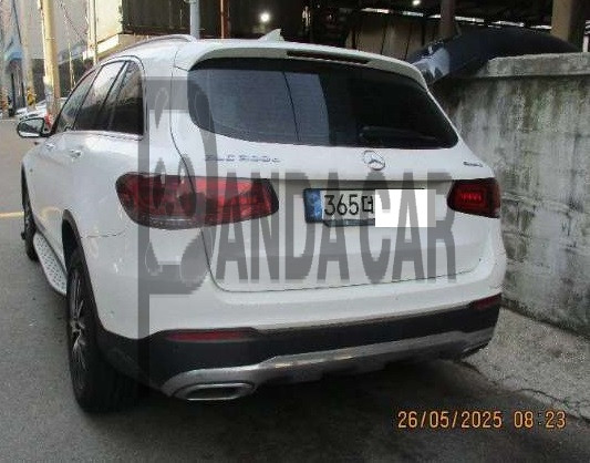 2021 Mercedes-Benz GLC300 e 4MATIC, photograph 1
