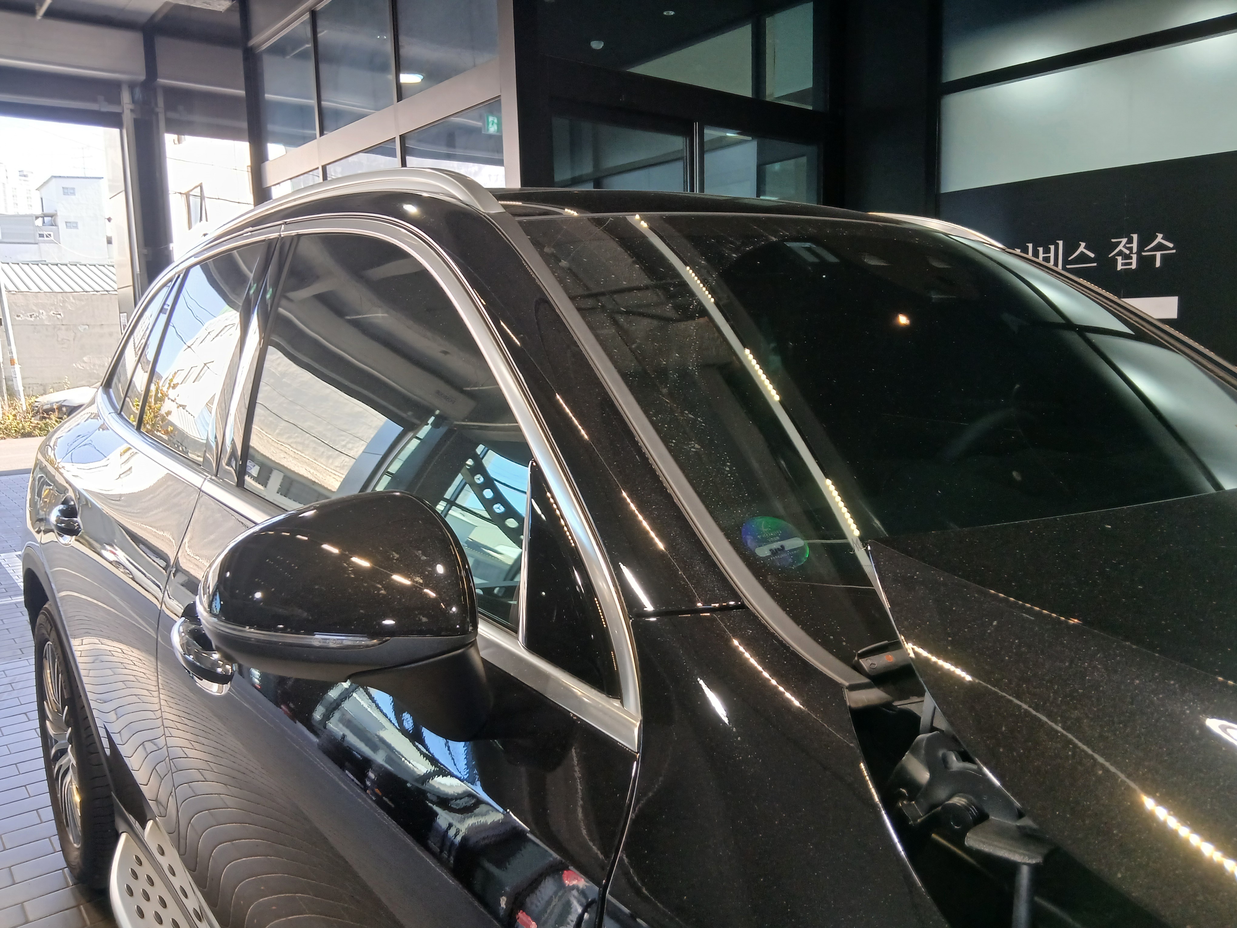 2025 Mercedes-Benz GLC300 4MATIC, photograph 4