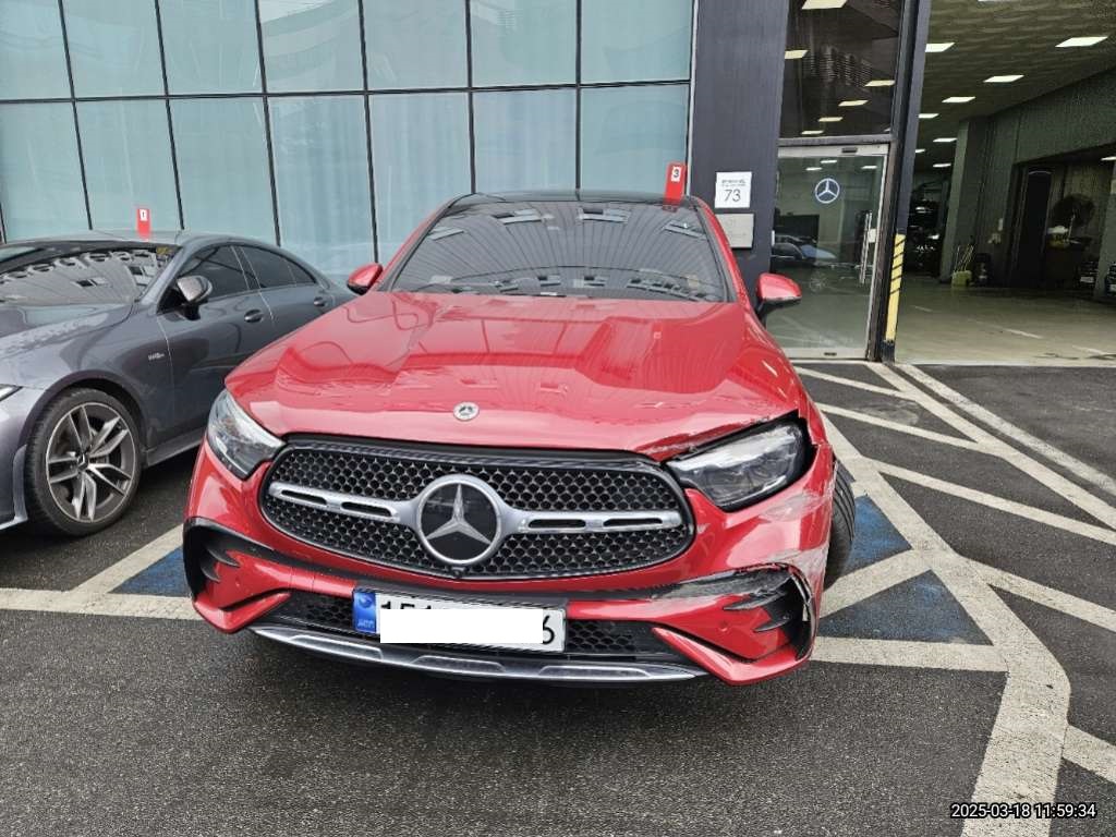 2024 Mercedes-Benz GLC 300 4MATIC Coupe, photograph 1