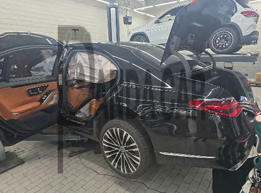 2021 Mercedes-Benz S580 4MATIC, photograph 2