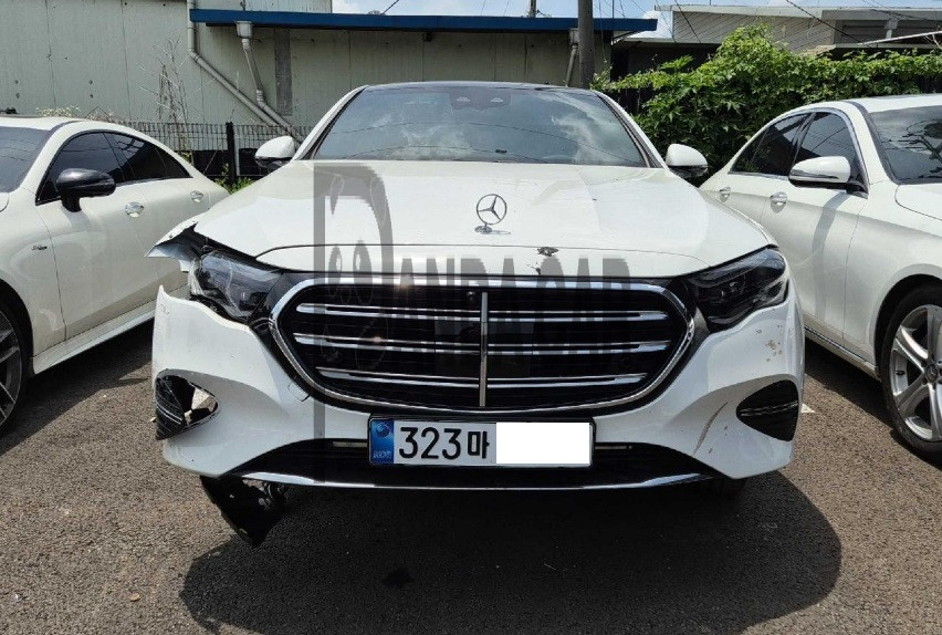 2026 Mercedes-Benz E 300 4MATIC, photograph 1