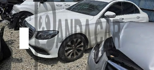 2017 Mercedes-Benz E220 d 4Matic, photograph 1