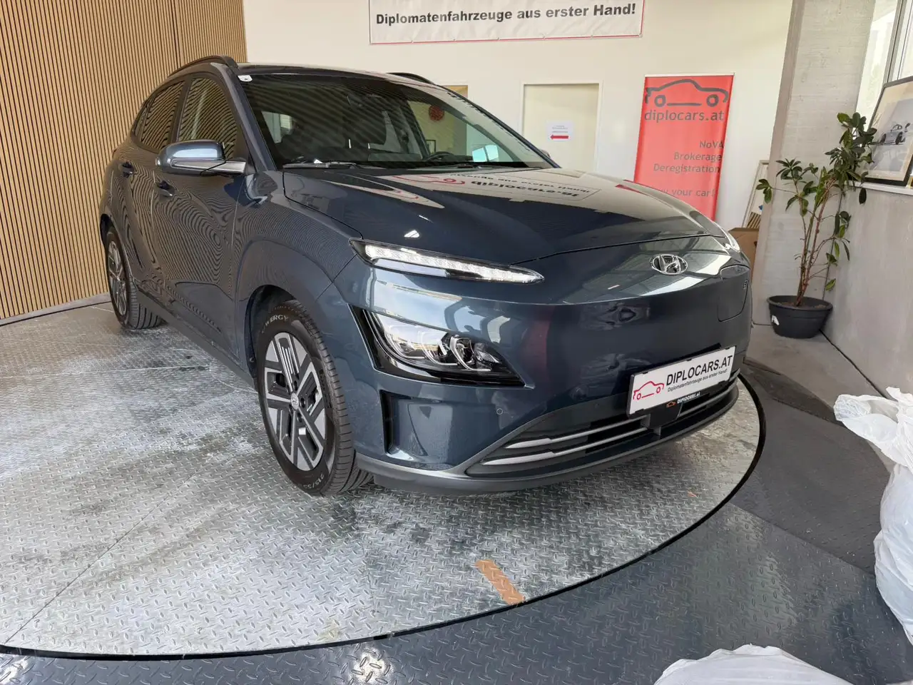 Hyundai KONA Select Elektro 2WD — photo 1 of 19