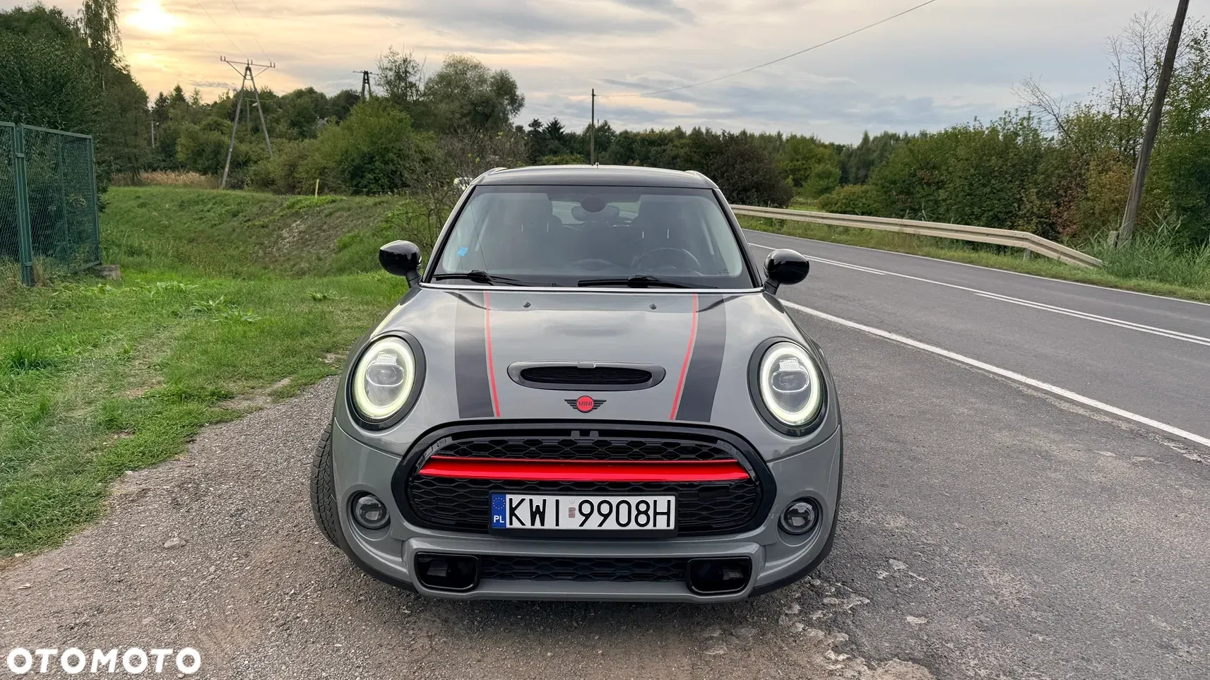 2019 MINI Cooper Standard, photograph 1