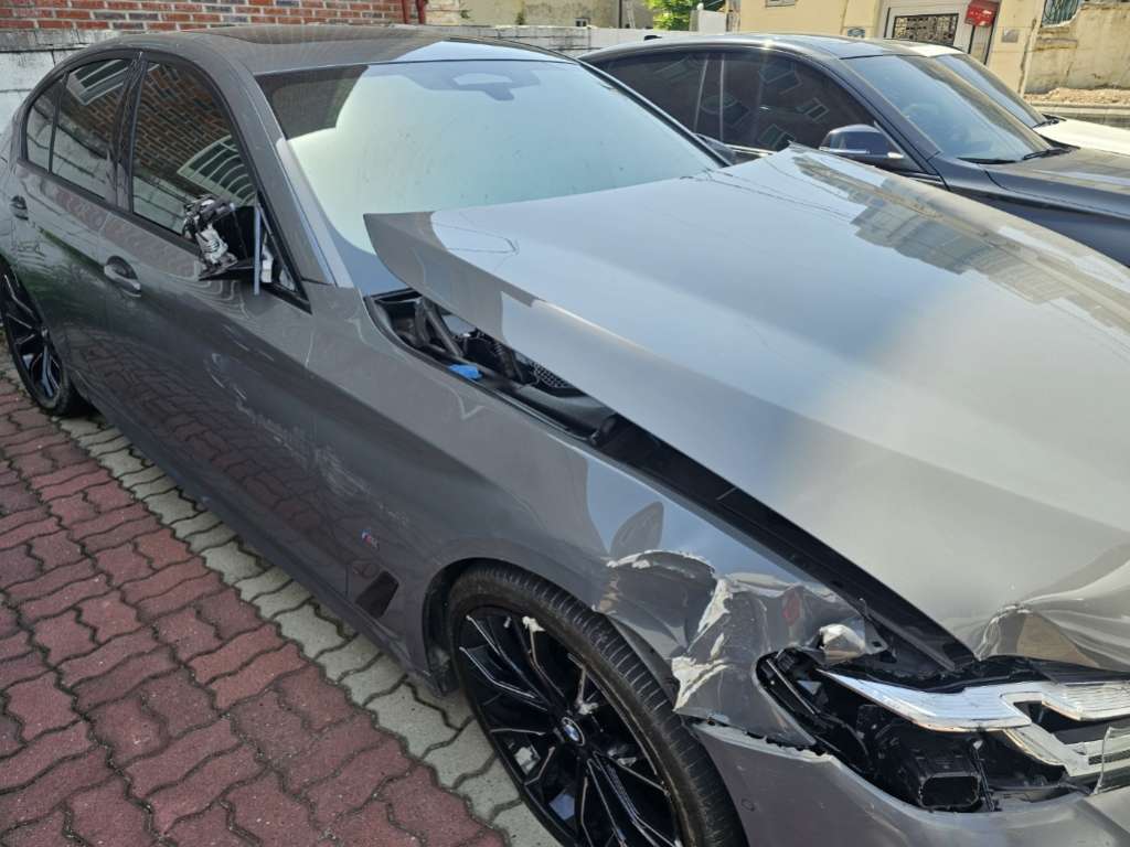 2022 BMW 523d, photograph 3