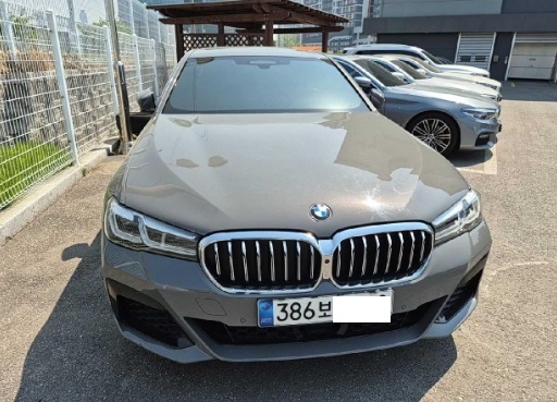 2021 BMW 530i, photograph 1