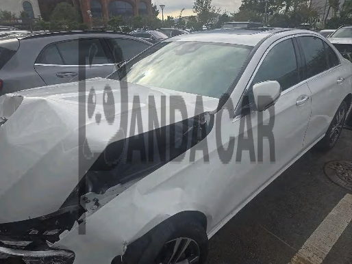 2022 Mercedes-Benz E350 4MATIC, photograph 2