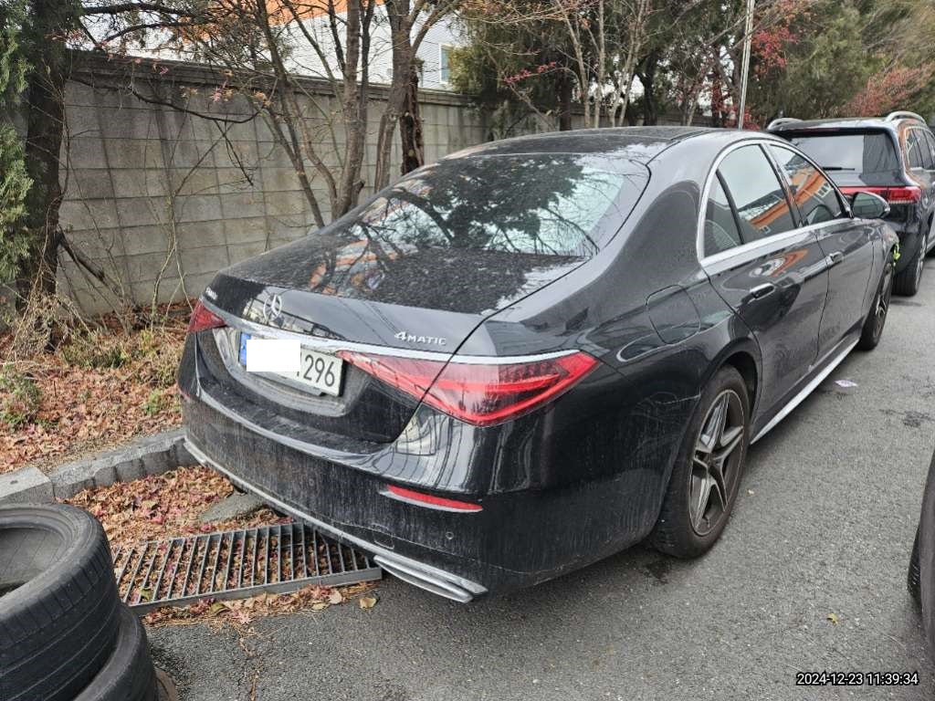 2022 Mercedes-Benz S400 d 4MATIC, photograph 2