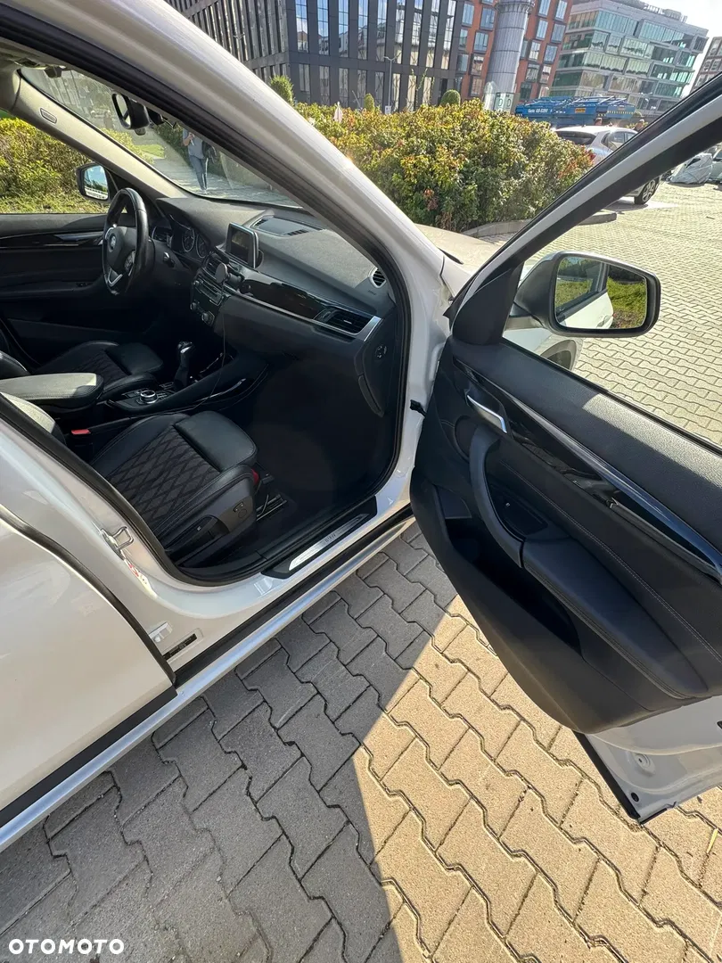 2017 BMW X1 xDrive20i xLine, photograph 9