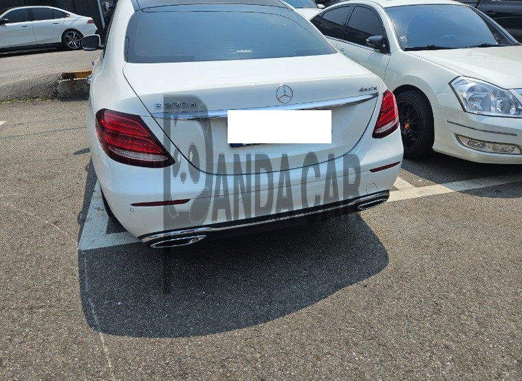 2017 Mercedes-Benz E220 d, photograph 1