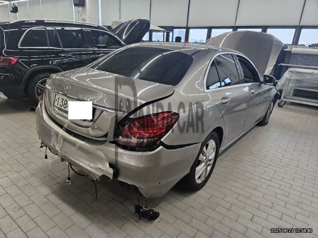 2020 Mercedes-Benz C200, photograph 5