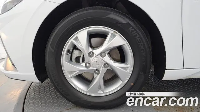 Hyundai AVANTE 1.6 — photo 1 of 30