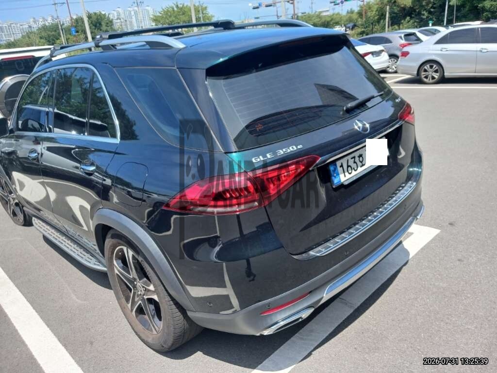 2021 Mercedes-Benz GLE350 e 4MATIC, photograph 4