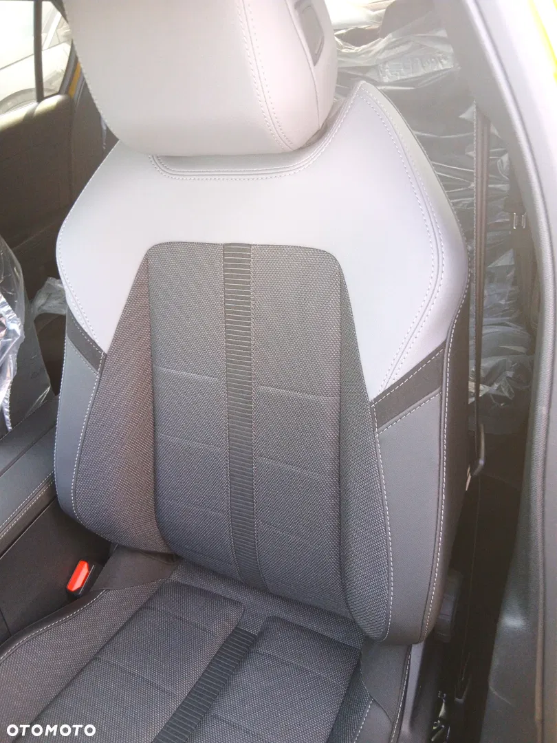 2026 Opel Astra 1.2 T mHEV Ultimate eDTC, photograph 8