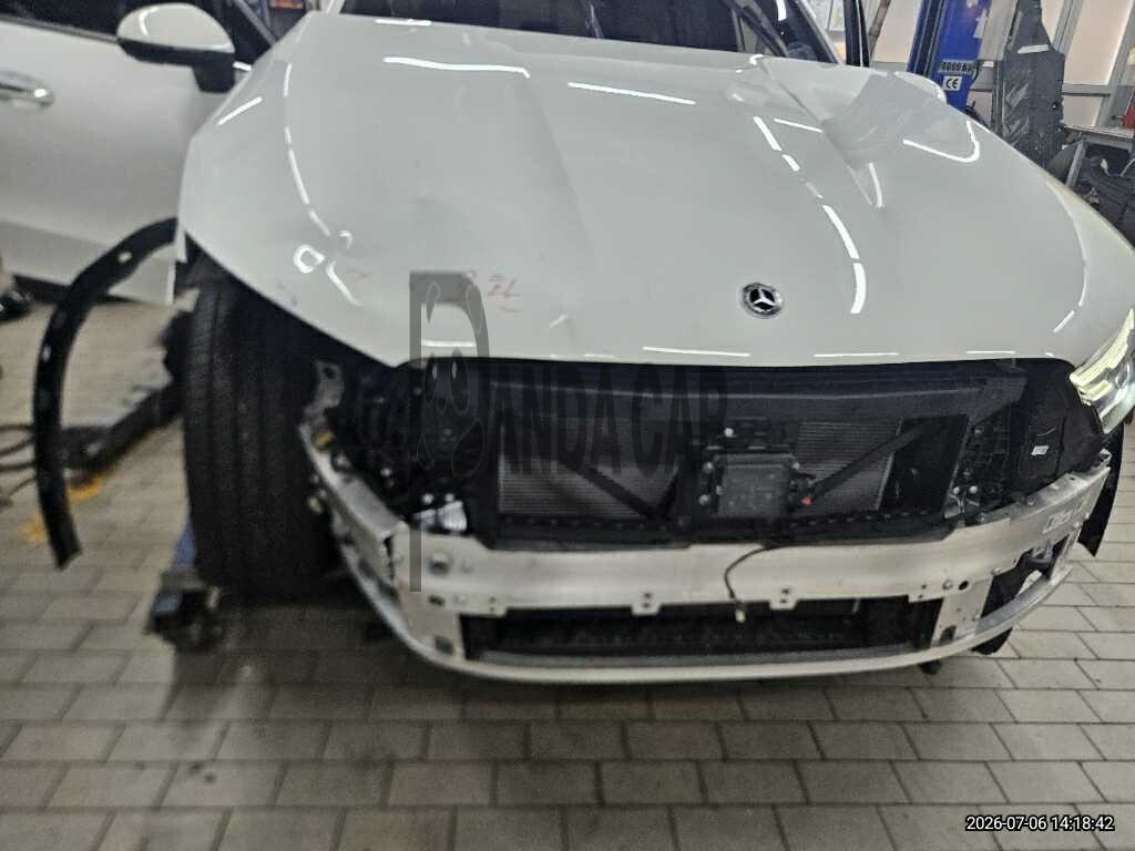 2025 Mercedes-Benz GLC300 4MATIC, photograph 1