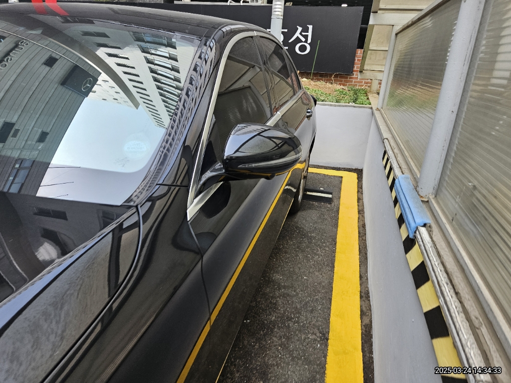 2018 Mercedes-Benz E300 4Matic, photograph 5