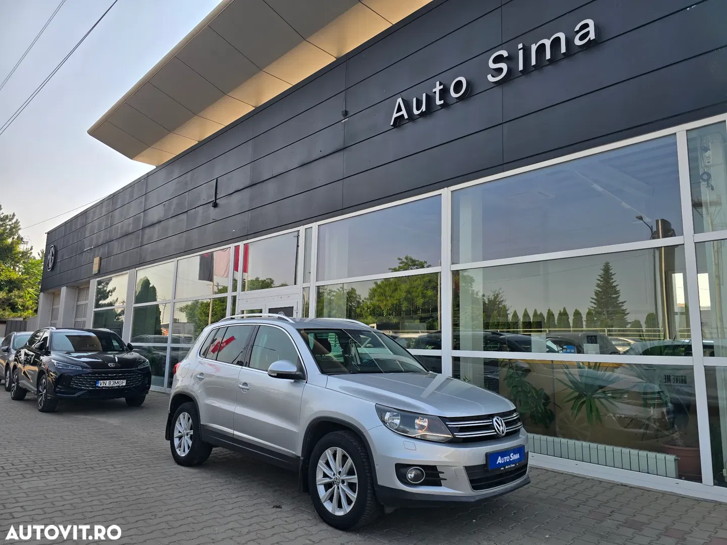 2014 Volkswagen Tiguan 2.0 TDI DPF 4Motion BlueMotion Technology DSG Sport & Style, photograph 1