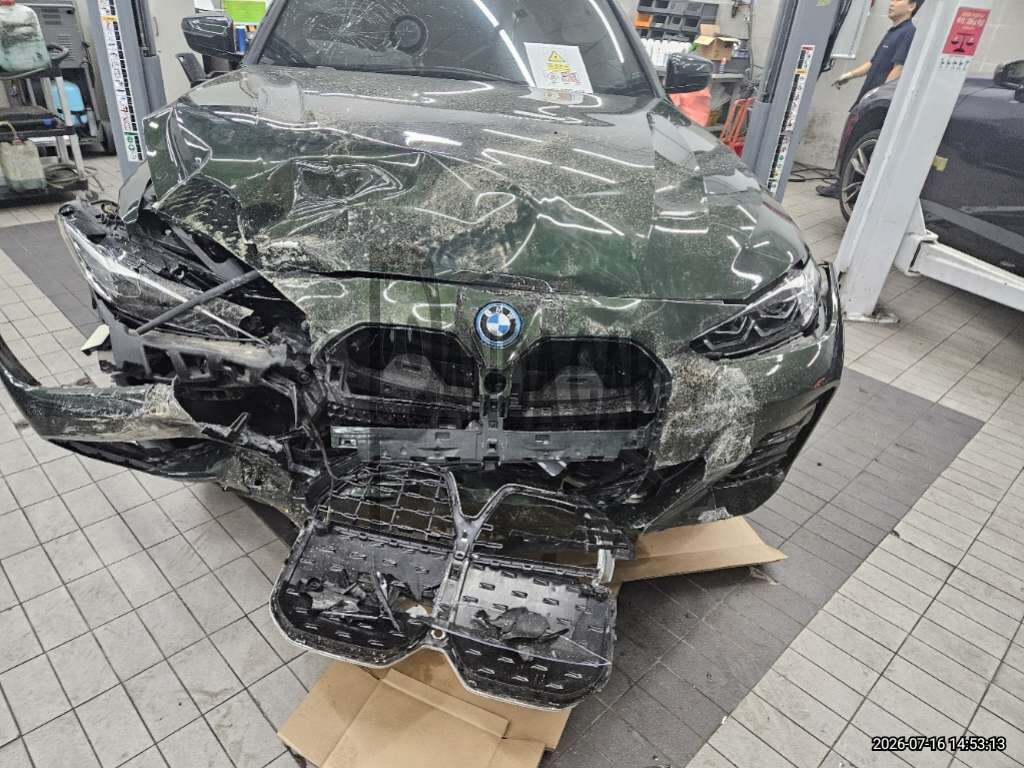 2022 BMW i4 eDrive40, photograph 1