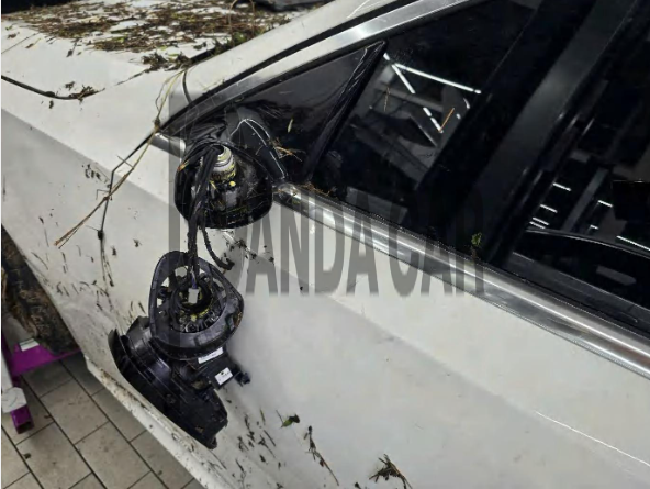 2025 Mercedes-Benz E 200, photograph 2