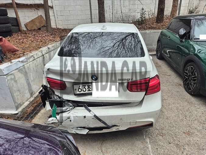 2018 BMW 320i, photograph 1