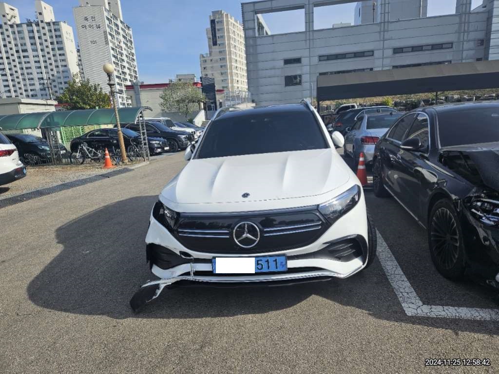2023 Mercedes-Benz EQB300 4MATIC, photograph 1
