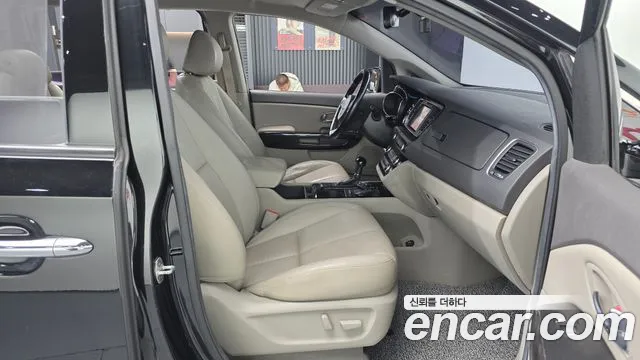 Kia Canival Gasoline 9-seater Noblesse — photo 1 of 20