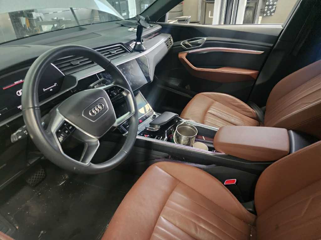 2022 Audi etron Sportback 55 quattro, photograph 5