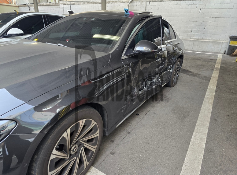 2024 Mercedes-Benz E 300 4MATIC, photograph 2