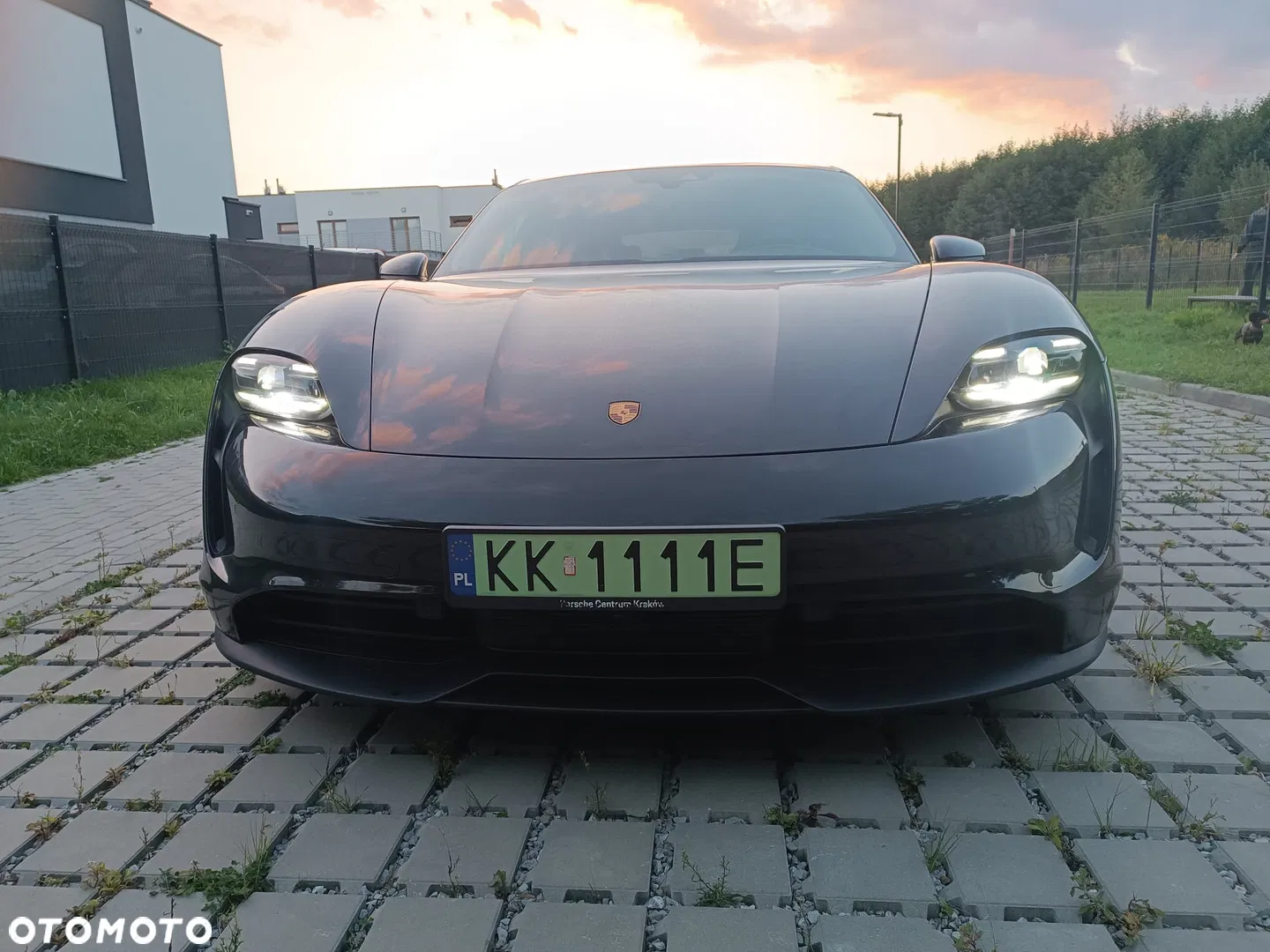 2023 Porsche Taycan, photograph 10