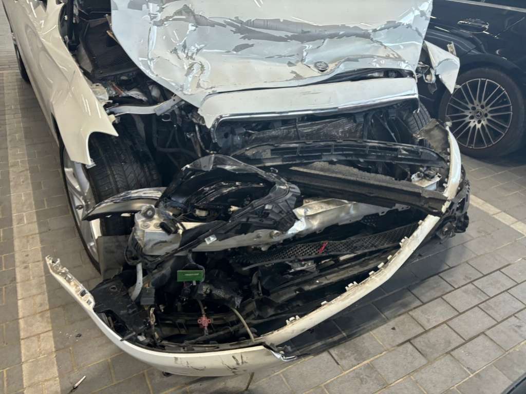 2017 Mercedes-Benz E220 d, photograph 2