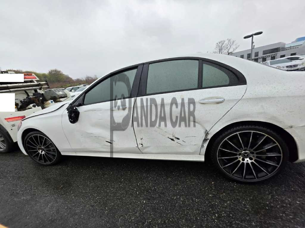 2023 Mercedes-Benz E350 4MATIC, photograph 3