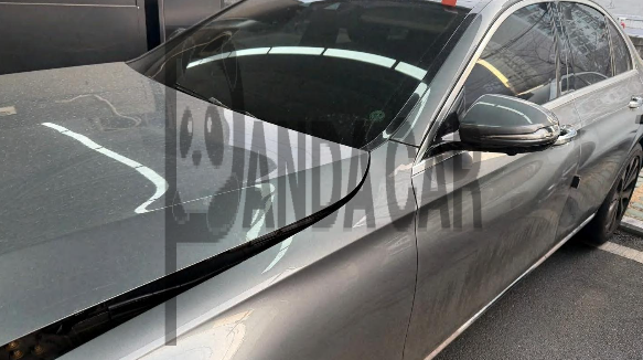 2020 Mercedes-Benz E 300 4MATIC, photograph 4