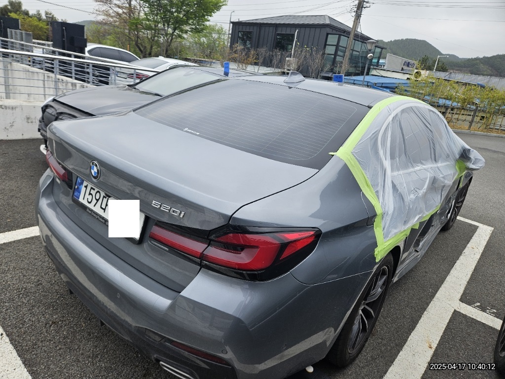2023 BMW 520i, photograph 2