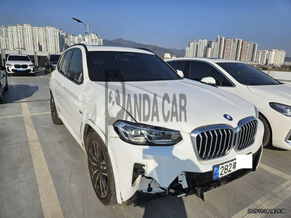2022 BMW X3 xDrive30e, photograph 3