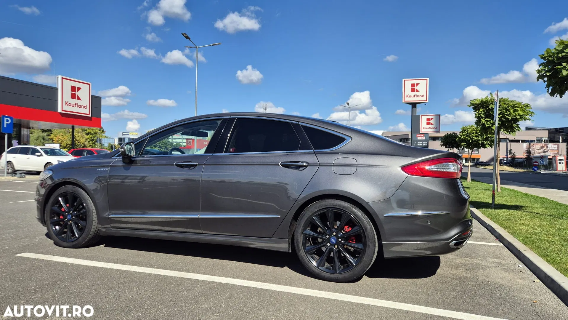 2017 Ford Mondeo 2.0 TDCi Bi-Turbo Start-Stopp PowerShift-A. Vignale, photograph 2