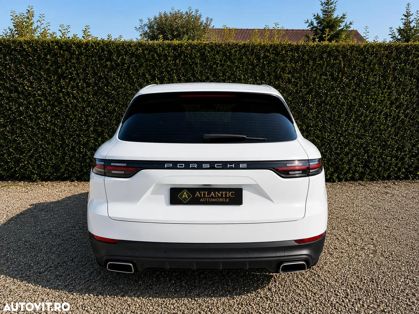 2019 Porsche Cayenne Standard, photograph 3
